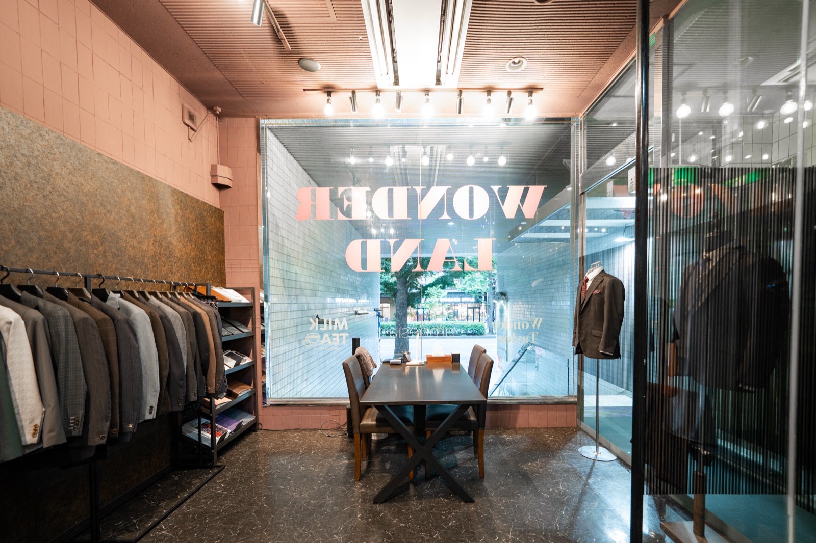 WONDER TAILOR の店内